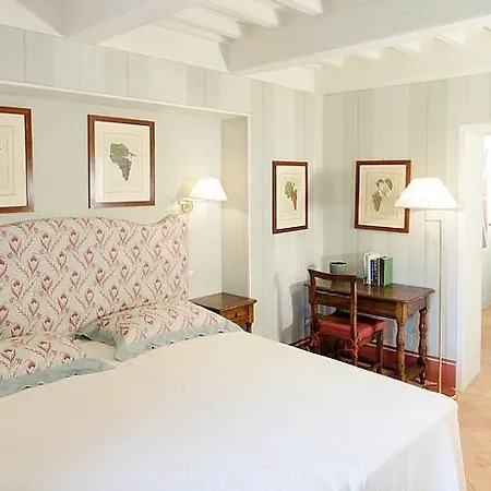 Апартаменты Sleeps 2 Pool Air Con Wifi *